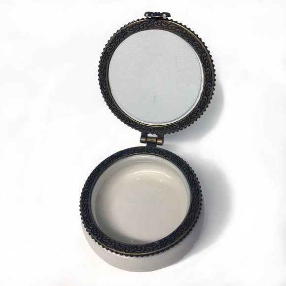 Butterfly Wing Cupid Ceramic Keepsake Box - NWOT - Picture 3 of 4